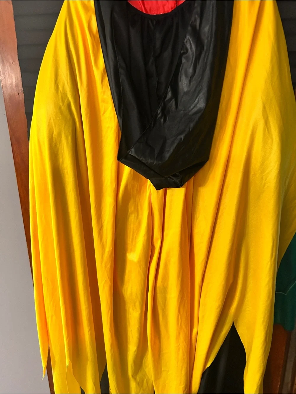 Superhero Robin Costume with Yellow Cape - Red/Black/Green